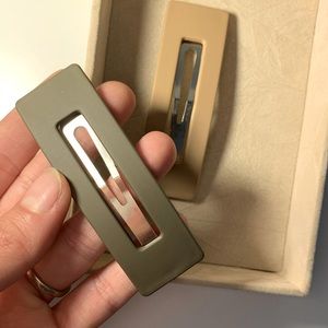 Hair clips (free with a bundle!)